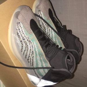 Yeezy quantum ‘teal blue’